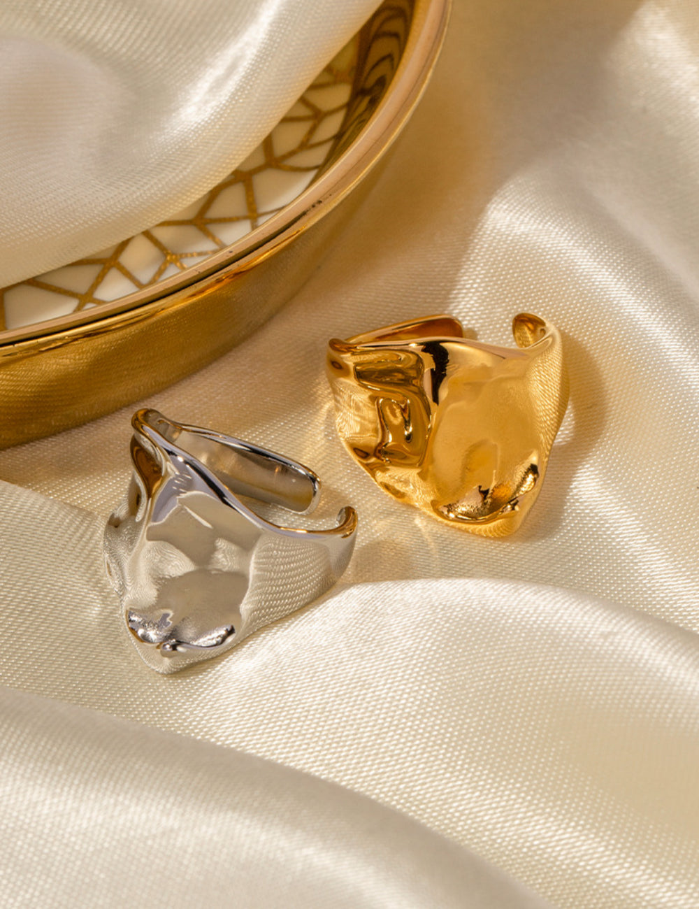 Wave Diamond Vintage Ring