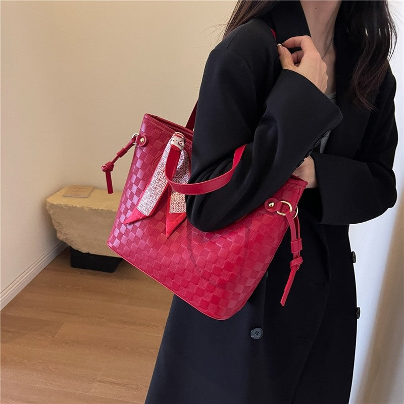 Retro Handbag With Pendant