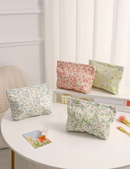 Sweet Simple Floral Print Cosmetic Bag