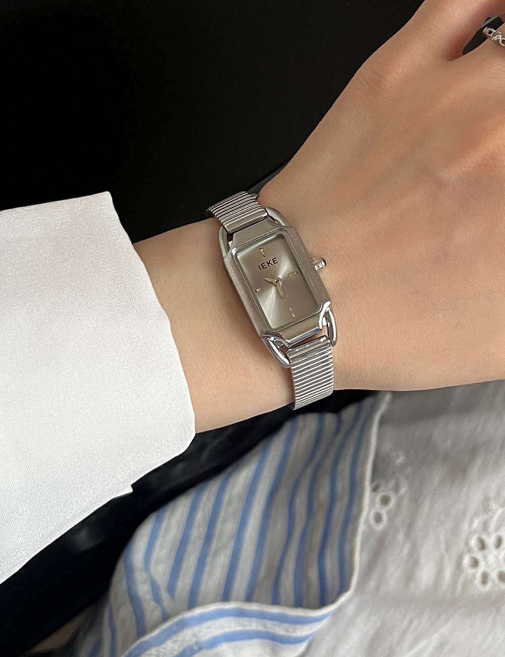 Chic Silver Snake Head Dial Quartz Watch