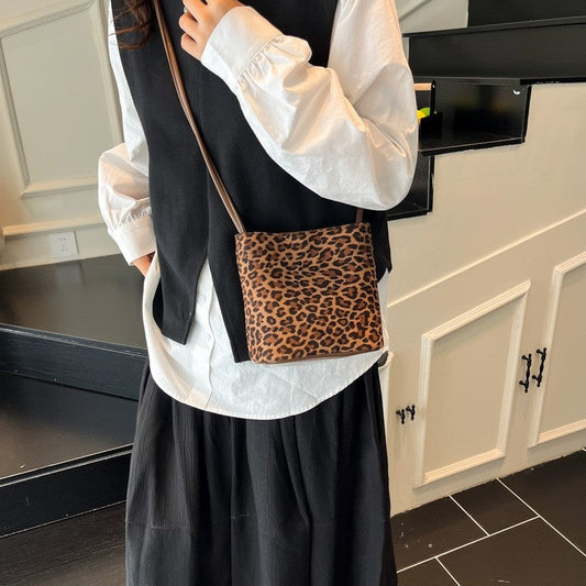 Retro Handbag With Pendant