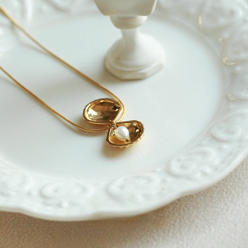 Pearl Shell Simple ELegant Necklace