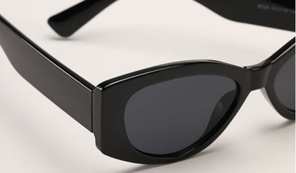 Retro Cat Eye Lightweight Sunglasses