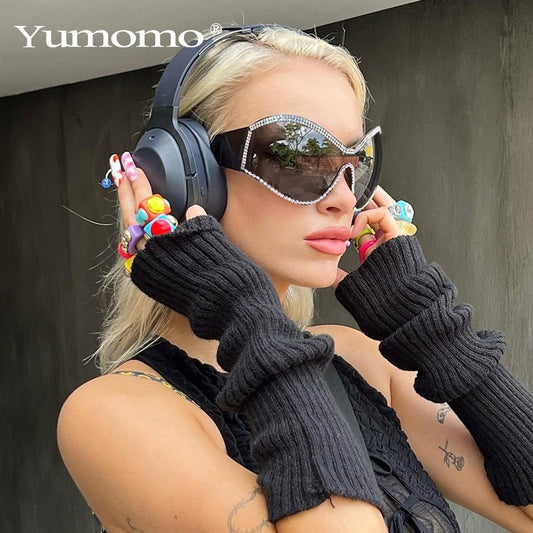 Máscara deportiva punk de gran tamaño con tecnología del futuro