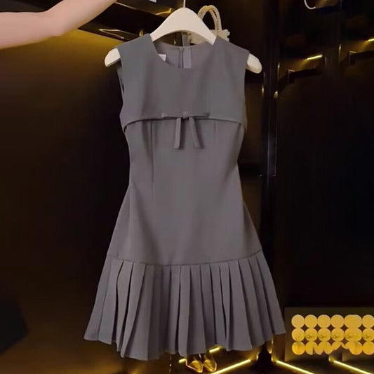Elegant Solid Color Sleeveless Pleated Dress