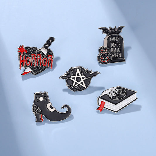 Broches en métal unisexes pour Halloween, motif livre sombre, cœur, chauve-souris, pierre tombale, bottes
