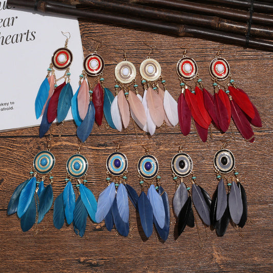Pendientes bohemios con borlas de plumas exageradas
