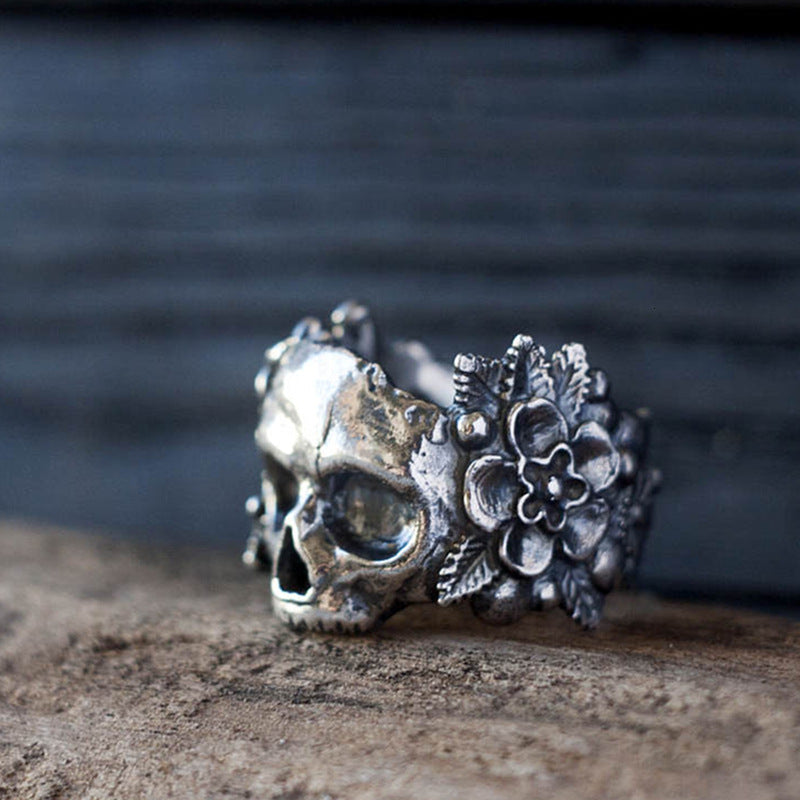 Anillo de calavera punk de aleación de zinc para hombre con diseño geométrico.