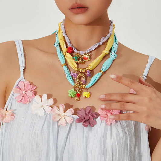 Collares de seda con colgante de letras inglesas y aceite de gota hechos a mano para mujer