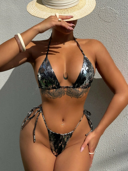 Conjunto de bikini con cuello halter y escamas plateadas
