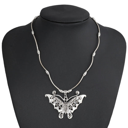 Collar bohemio de mariposa hueca para mujer