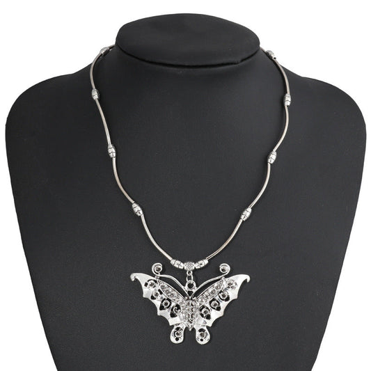 Collar bohemio de mariposa hueca para mujer