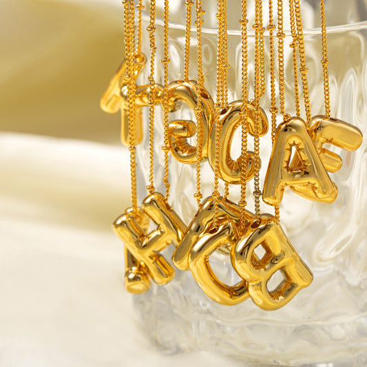 Collar con colgante de 26 letras de acero inoxidable de moda