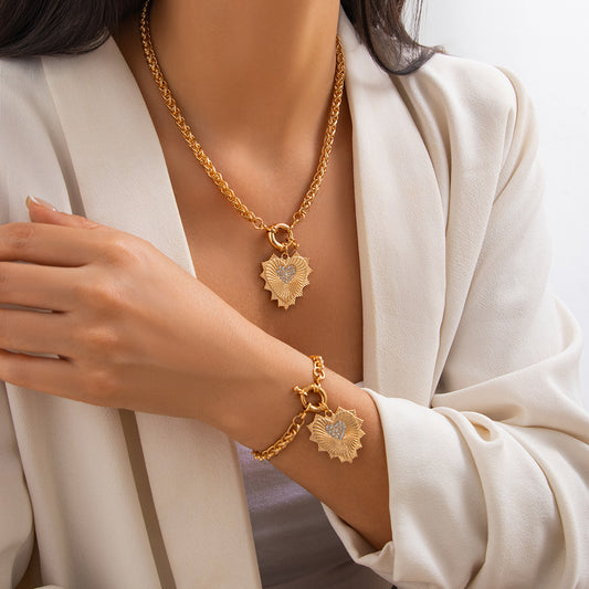 Fashion Heart-Shaped Metal Necklace and Bracelet