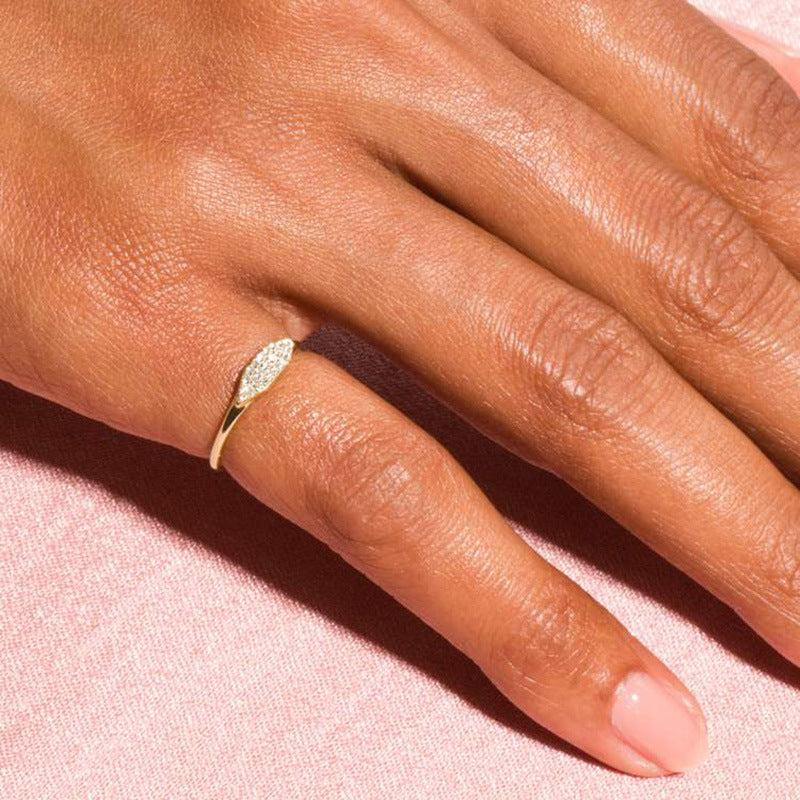 Anillo de circonita simple de moda para mujer
