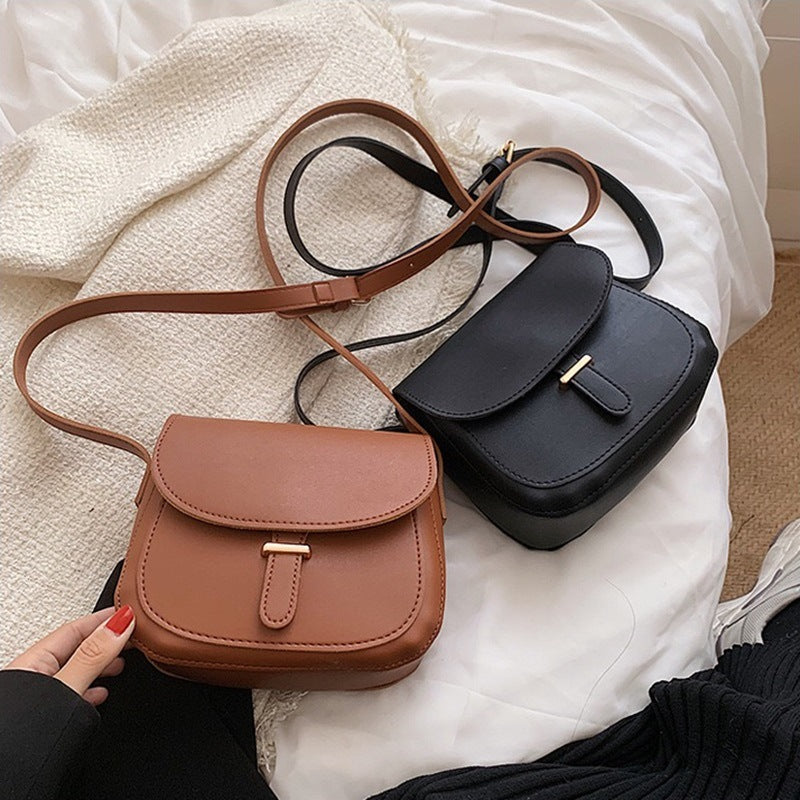 Women Solid Color Flap Saddle Crossbody Bag
