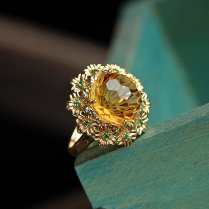 Elegant Flower Shaped 18k Gold Ring for Women