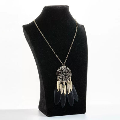Collar bohemio vintage con cuentas de flores y plumas