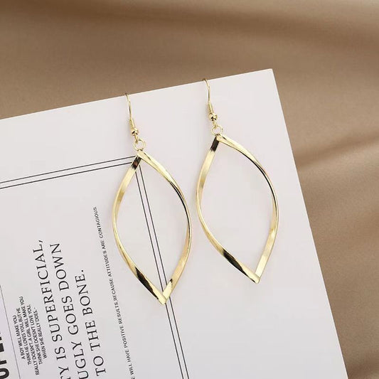 Women Fashion Simple Drop Earrings in Silver
