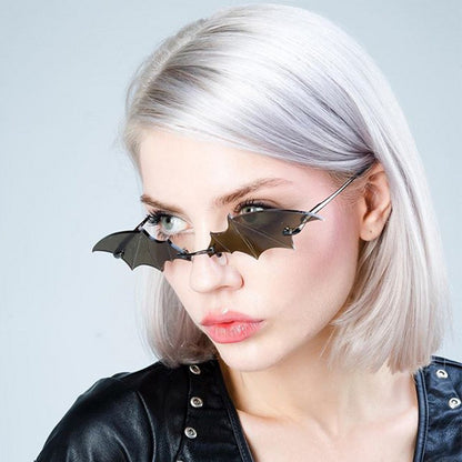 Lunettes de soleil d'Halloween à petite monture en forme de chauve-souris pour femmes