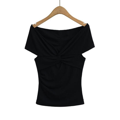 Camiseta plisada de manga corta con hombros descubiertos para mujer