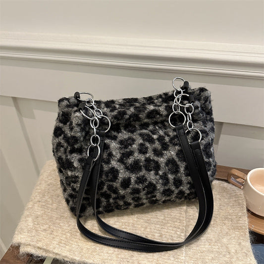 Bolso tote con cadena de peluche de leopardo para mujer