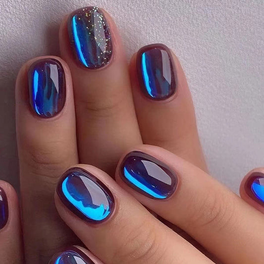 Arte de uñas Aurora con destellos cortos, arte de uñas con brillo azul galaxia otoñal