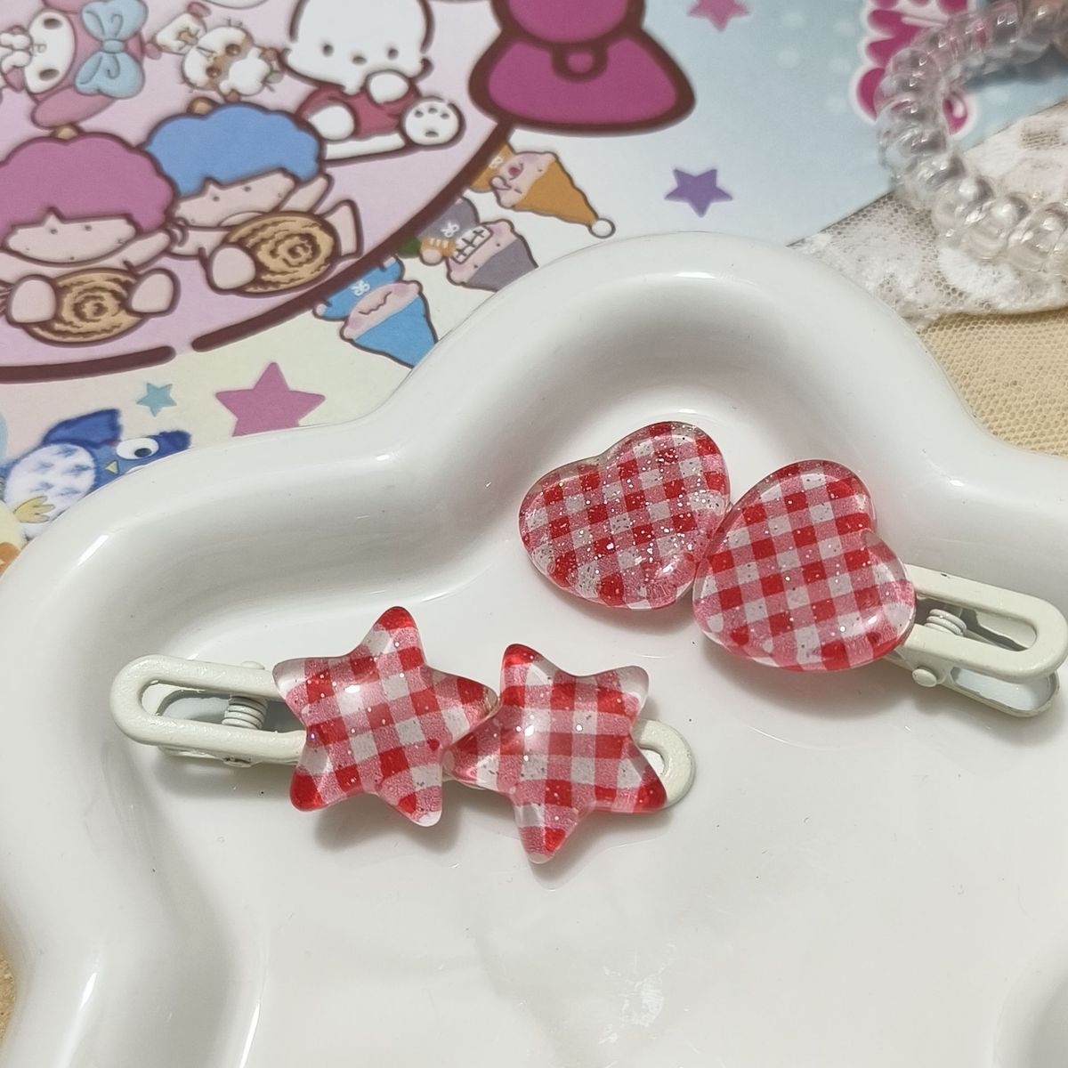 Épingle à cheveux tendance en damier rouge pour femme - Style frais et élégant