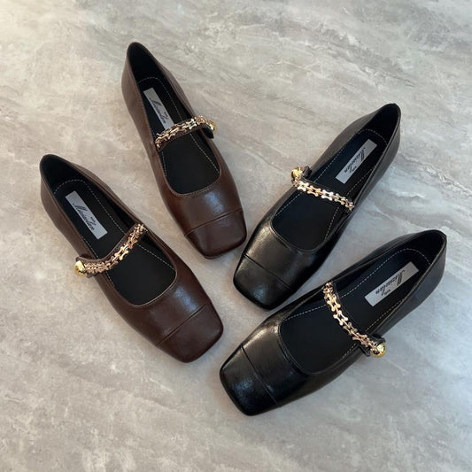 Mocasines Mary Jane de moda para mujer con punta cuadrada y adornos metálicos