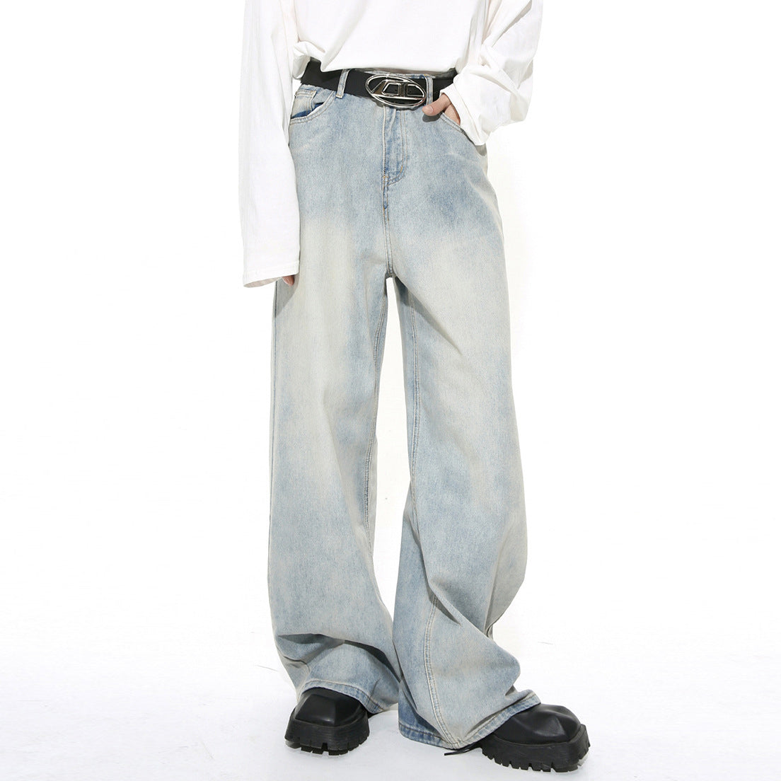 Jean simple et ample à jambe droite pour homme