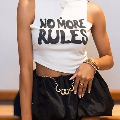 Top corto sin mangas con estampado de letras irregulares