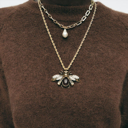 Collar con colgante de animal y perlas de imitación para mujer