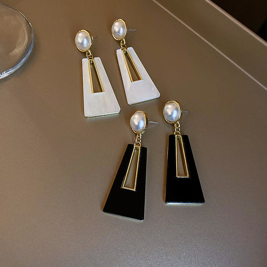 Women Fashion Exaggerated Geometric Earrings in Zinc Alloy