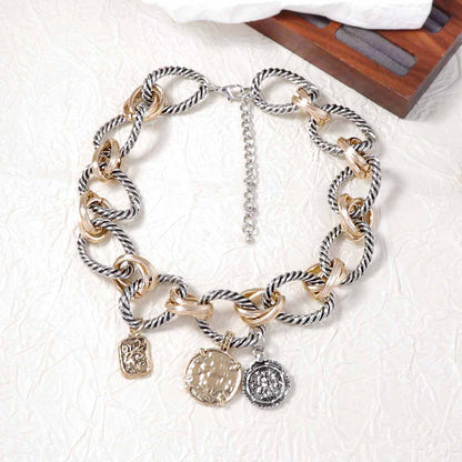 Collar con insignia de aleación y hebilla geométrica en forma de O