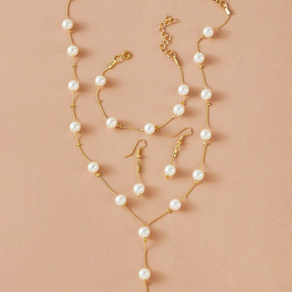 Conjunto de tres piezas de joyería elegante y sencilla con perlas de moda