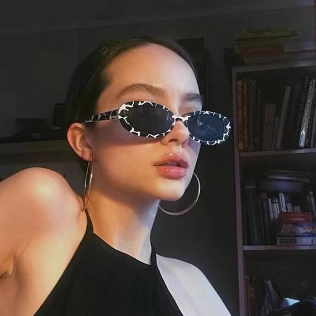 Gafas de sol retro ovaladas con montura pequeña