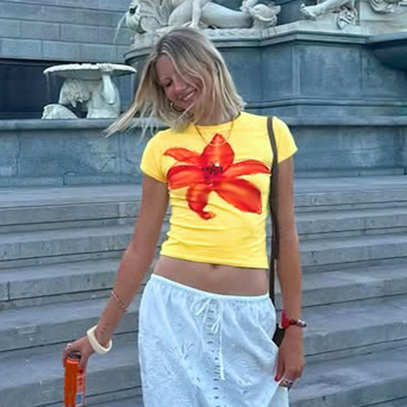 Top corto de manga corta con cuello redondo y estampado bonito a la moda para mujer