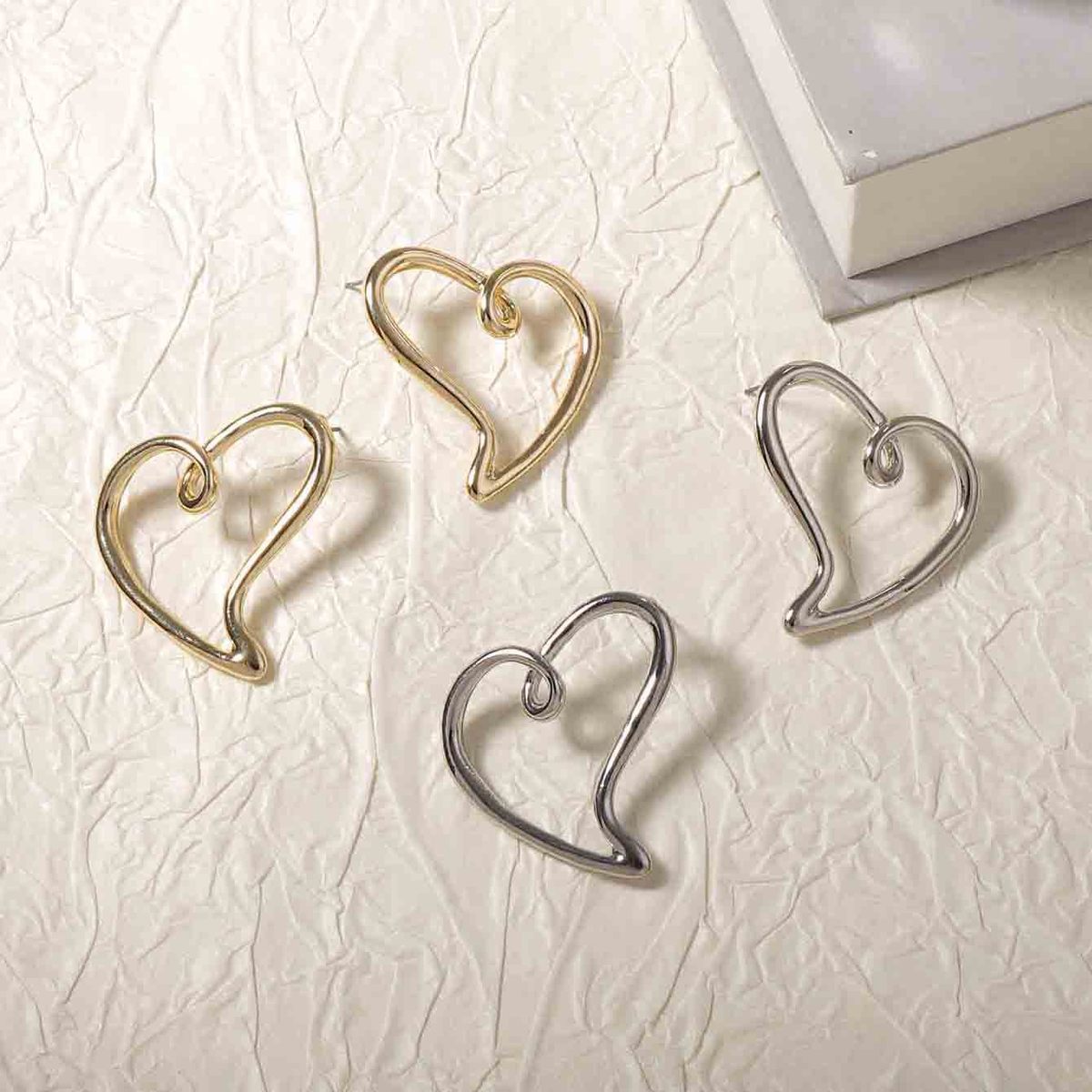 Women Fashion Hollow-Out Alloy Love Earrings - Creative Heart Style
