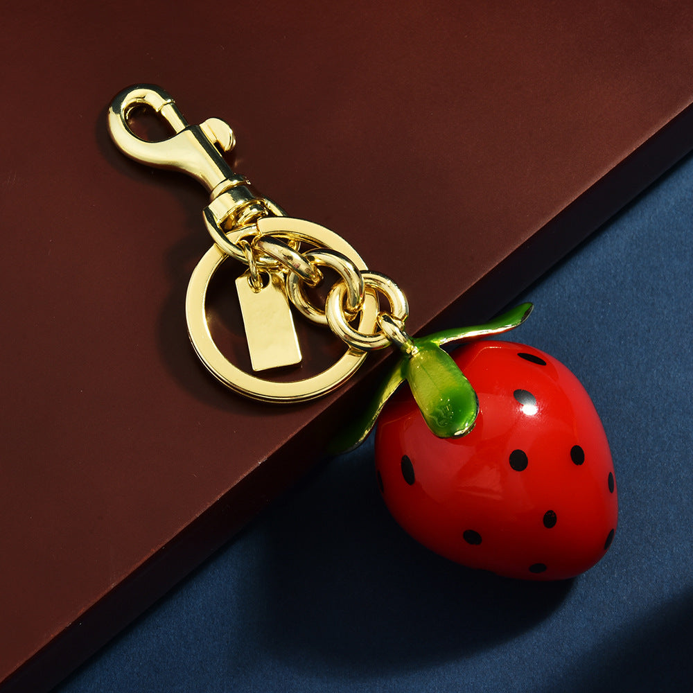 Llavero colgante de resina con forma de fresa para bolso, adorno colgante estilo fruta.