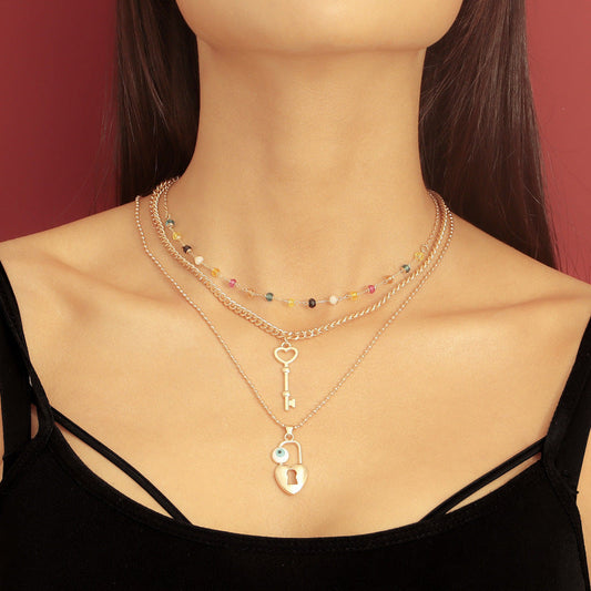 Collar con llave de corazón y cuentas multicolores bohemias