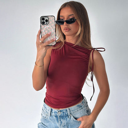 Top corto plisado sexy de color sólido con cuello oblicuo para mujer