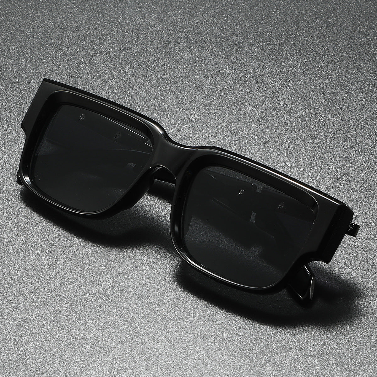 Gafas de sol cuadradas de montura gruesa en azul polvoriento: estilo de personalidad de moda