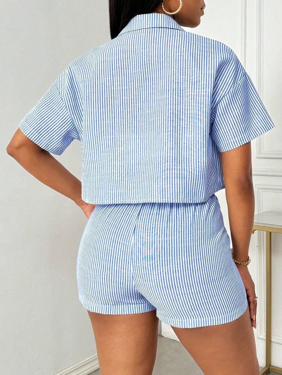 Conjunto informal de blusa a rayas con solapa y pantalones cortos con cordón para mujer
