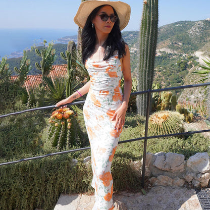 Vestido elegante ajustado con tirantes finos y estampado floral para mujer