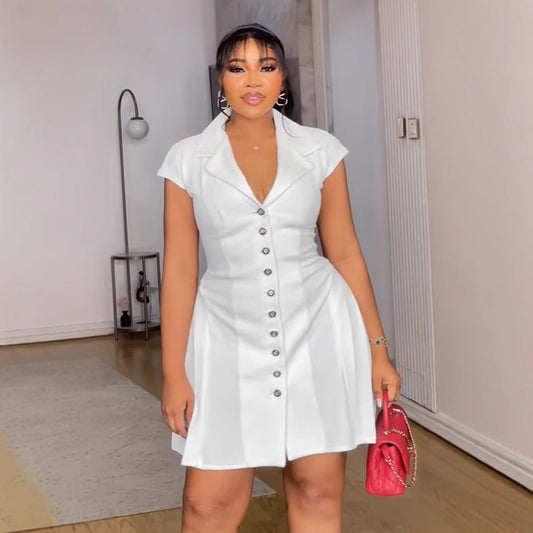 Robe élégante à manches courtes et coupe ajustée pour femme