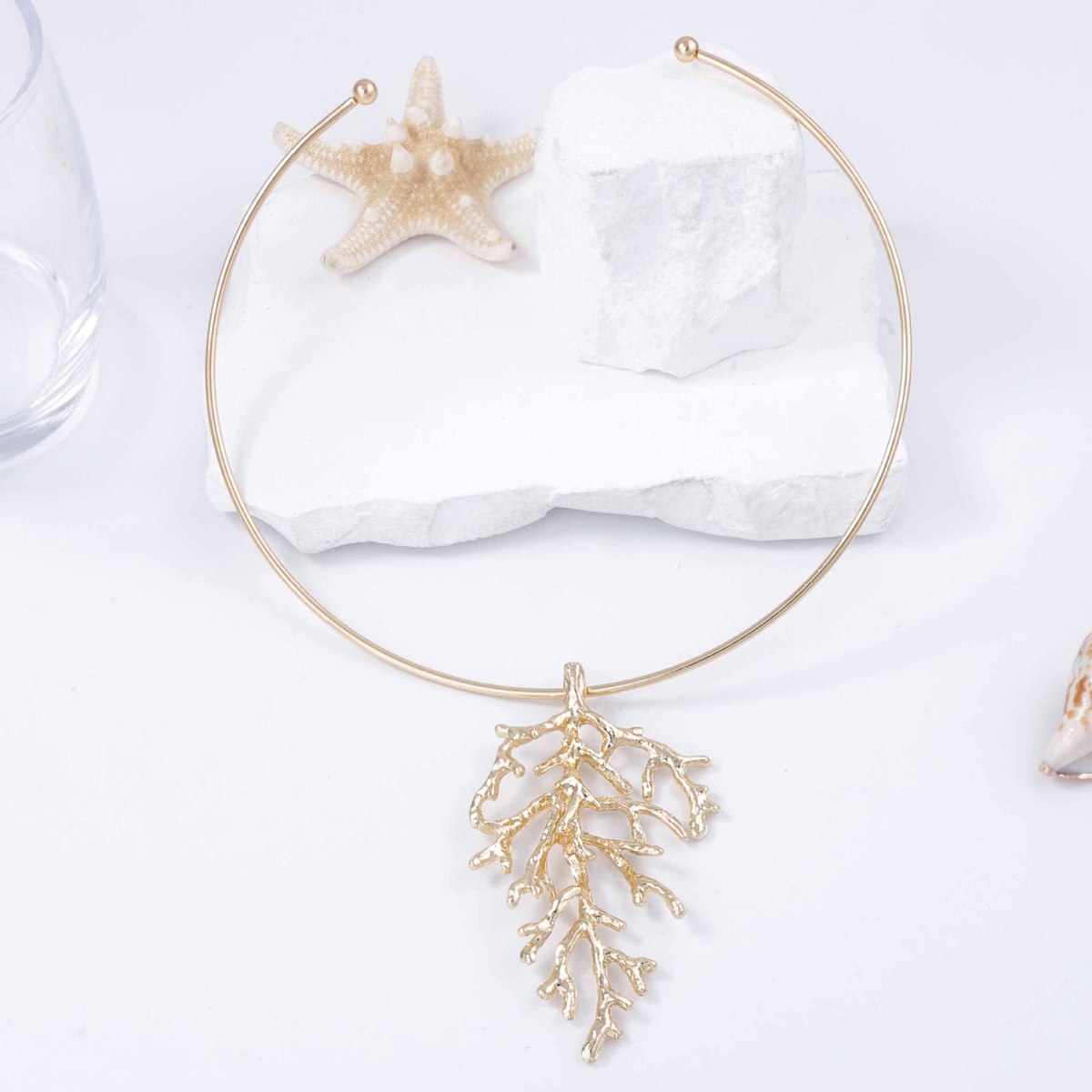 Collar con colgante de coral de aleación oceánica retro de moda para mujer