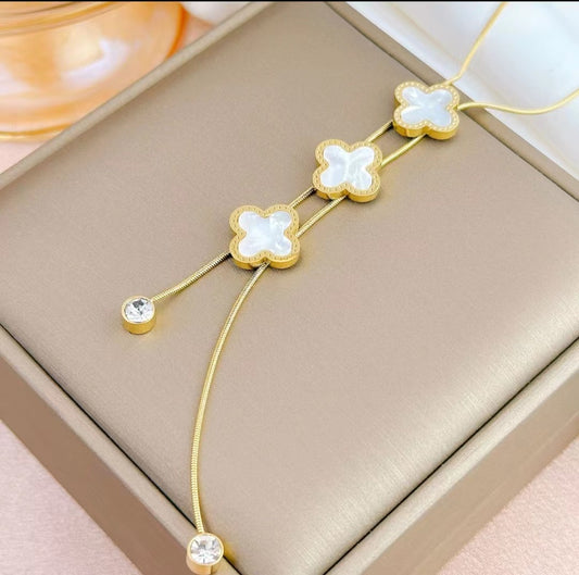 Collar con colgante de borla de trébol de cuatro hojas de acero inoxidable para mujer