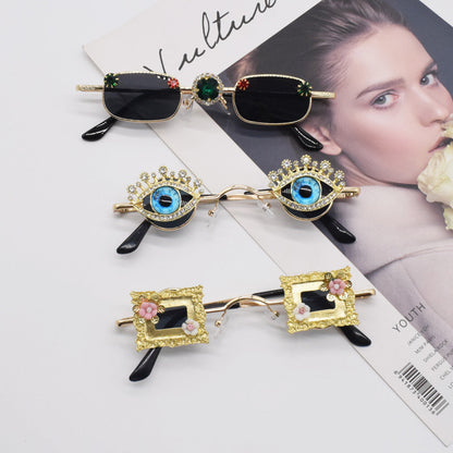 Gafas de sol punk con cristales de estrás esmeralda distintivos