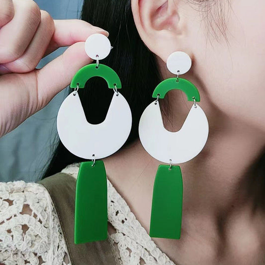 Pendientes acrílicos con borlas bohemias