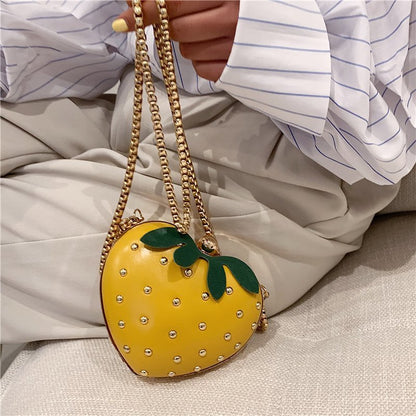 Bolso bandolera moderno de PU con cadena y corazón de fresa